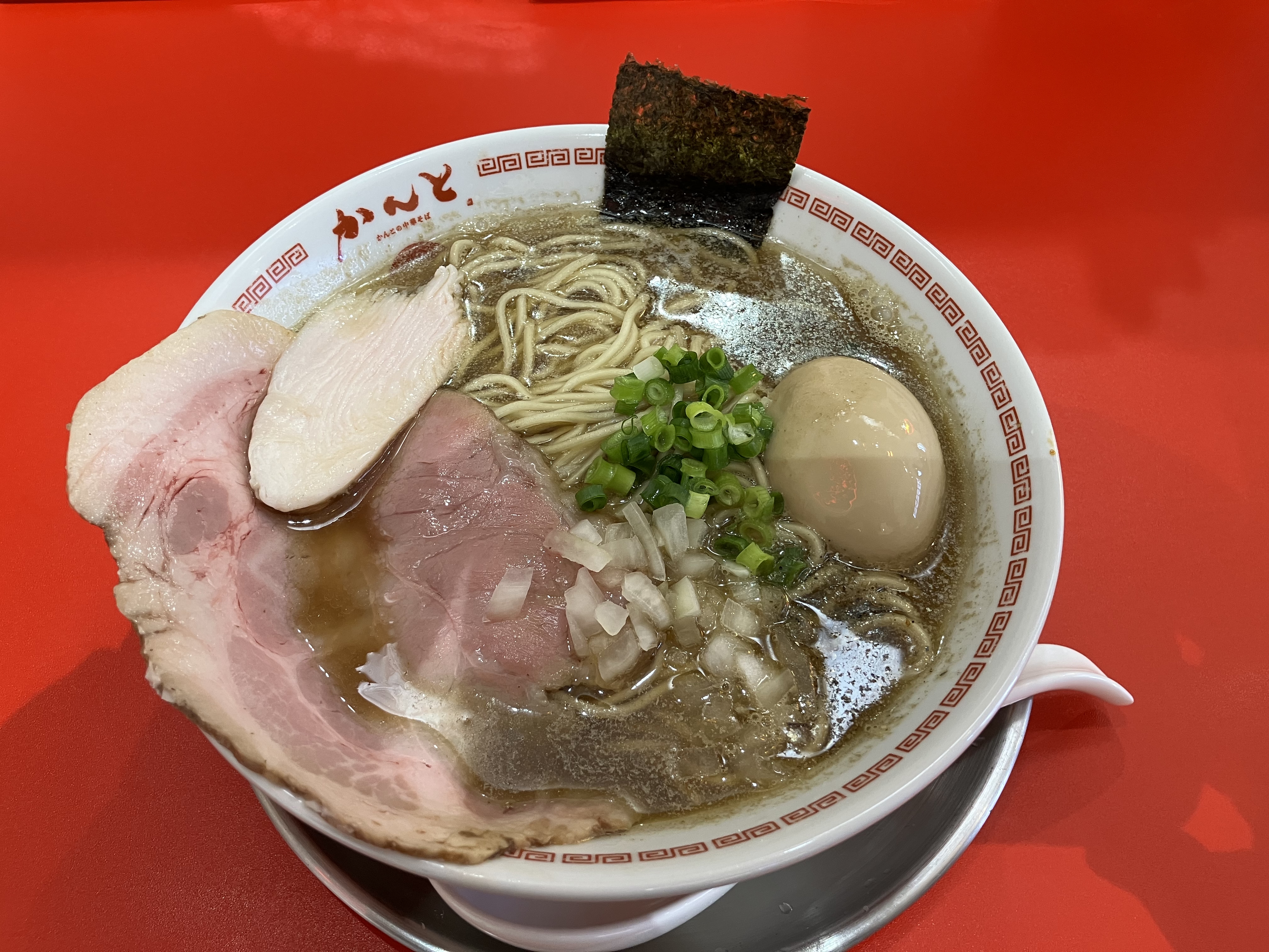 かんとの中華そば】 長浜豚骨ラーメンと濃厚煮干し系そば 三つ星